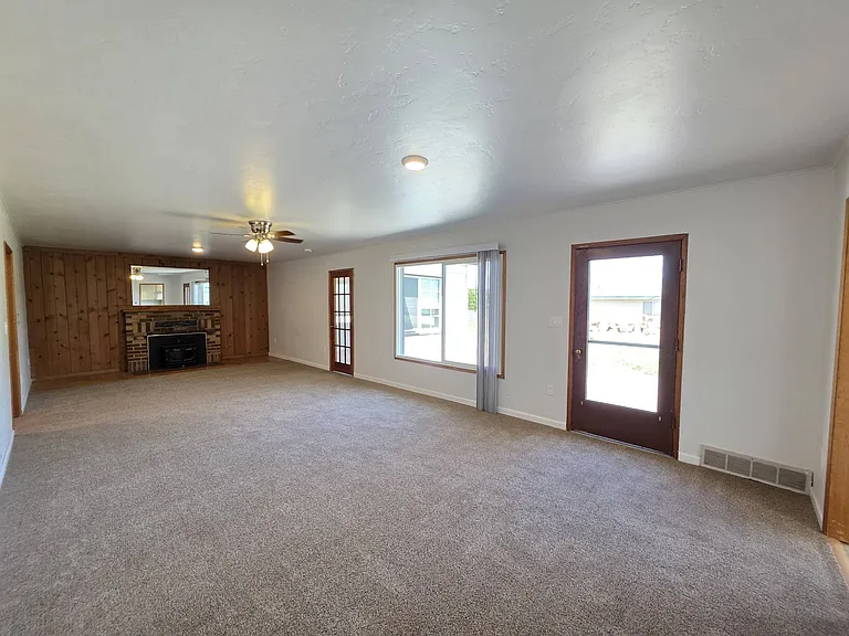 1325 N Cleveland St — Photo 12