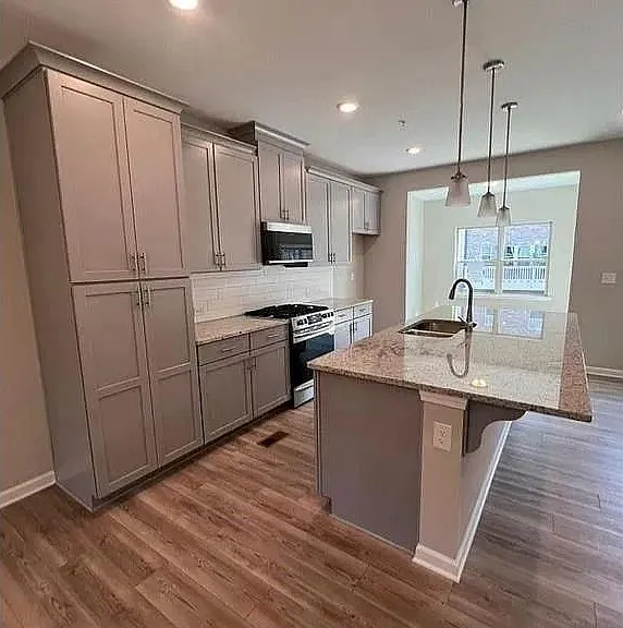 735 Brecklin Ln — Photo 10