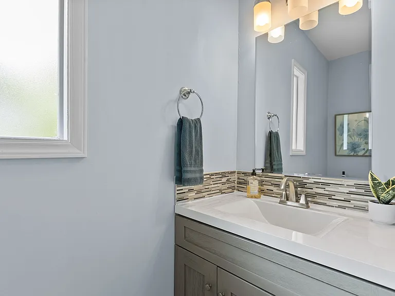 609 N Hyde Park Ave — Photo 24