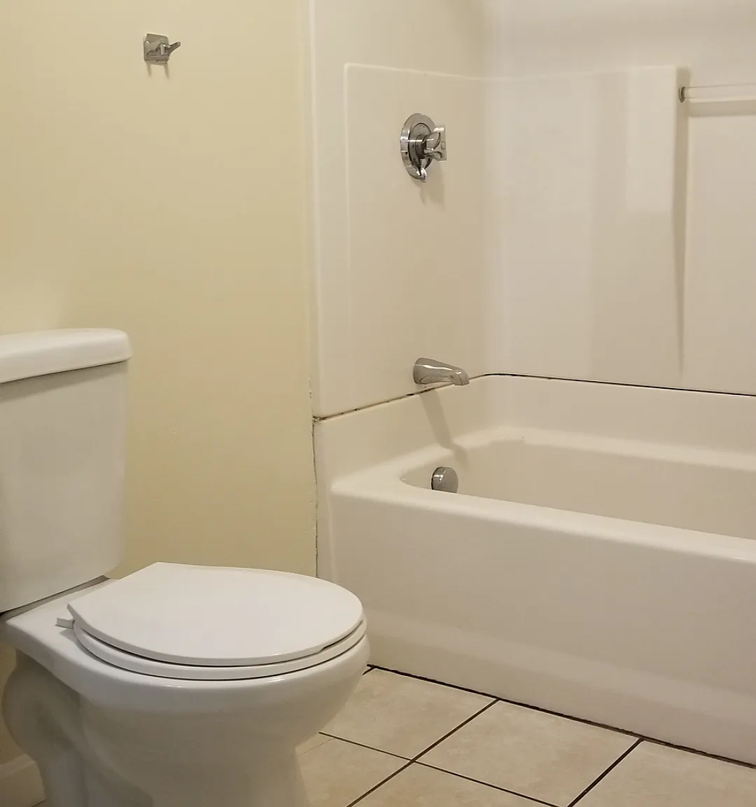 3 bed, 1100 sqft, $2,000 — Photo 3
