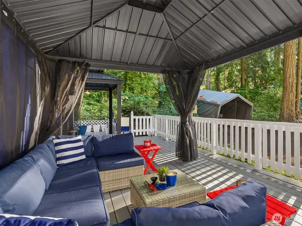 8480 Hansen Road NE, Bainbridge Island, WA 98110
