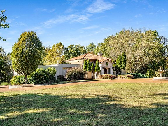 6th image of 1032 Forest Dr