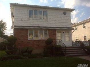 43 Farnum Blvd, Franklin Square, NY 11010