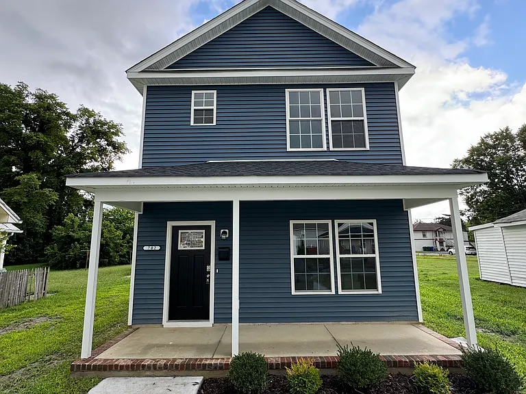 702 Spruce St — Photo 4