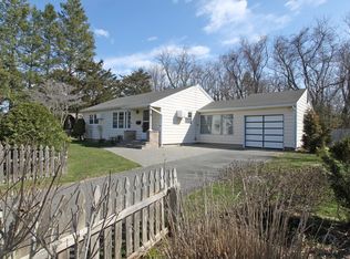 6 Parkway Dr, Sag Harbor, NY 11963
