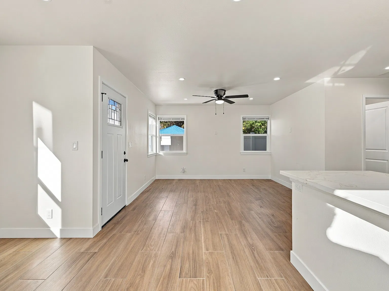 2 bed, 749 sqft, $3,000 — Photo 4