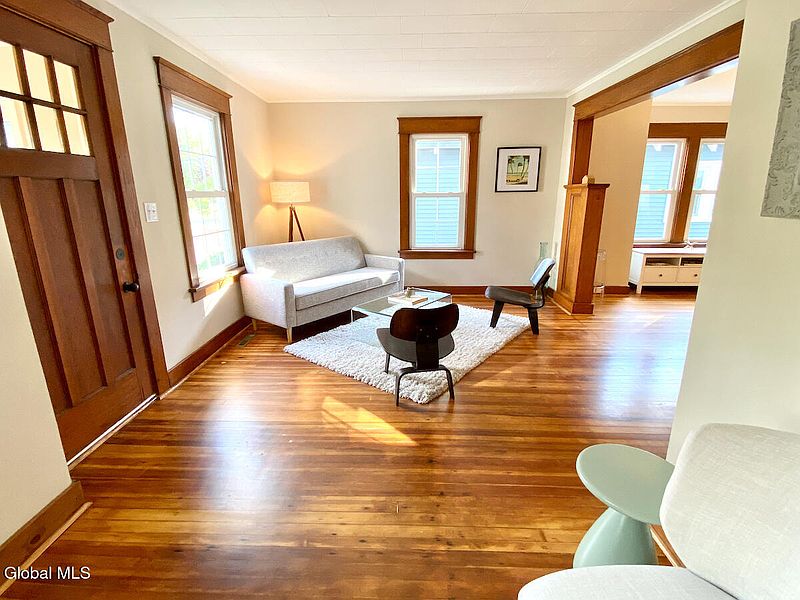 4th image of 85 Wilson Avenue