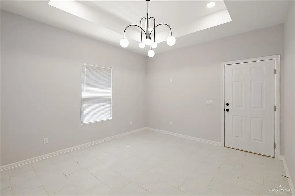 3 bed, 2.0 bath, 980 sqft, $1,275 — Photo 4