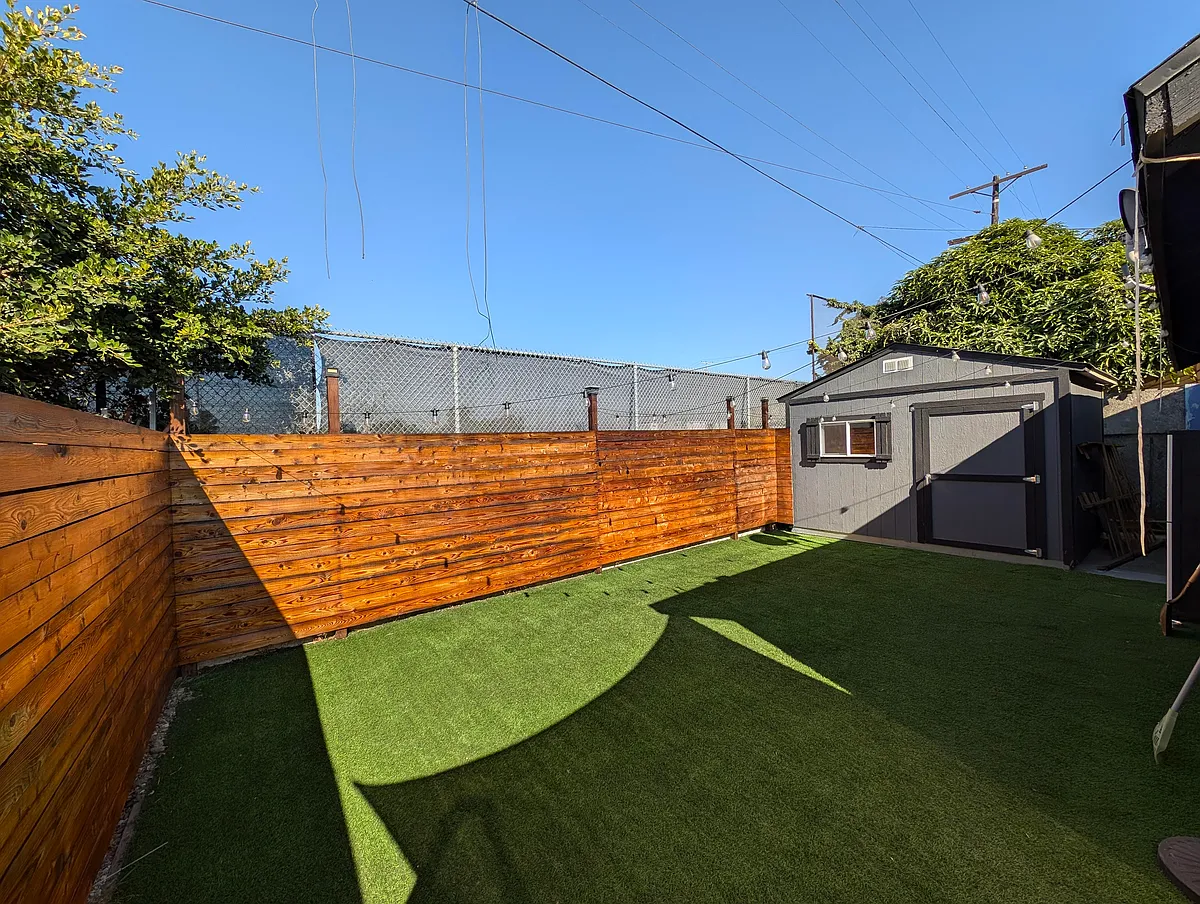 Building Photo - 219 E 59th Pl