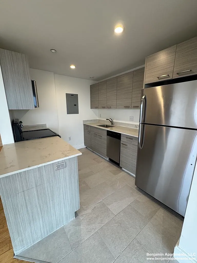 2 bed, $4,200 — Photo 2