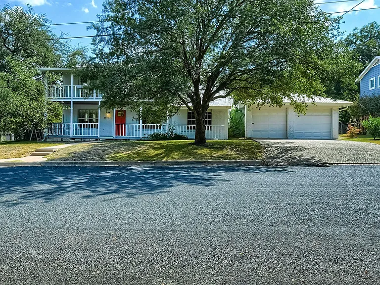 1011 Berrywood Dr — Photo 1