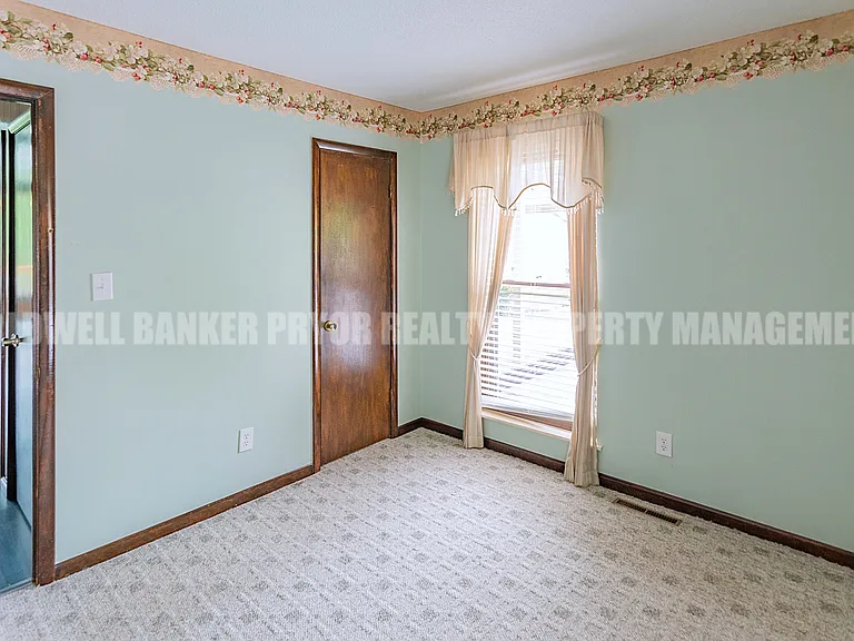 165 Lakeshore Ct — Photo 28