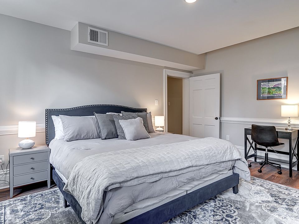 Master King Bed