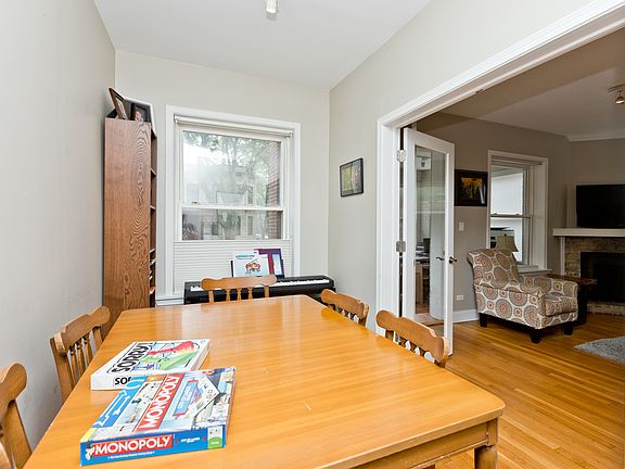 3rd image of 1258 W Cornelia Ave APT 1