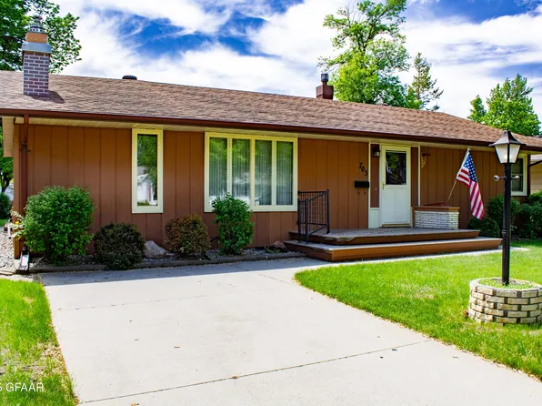 705 19th Ave S, Grand Forks, ND 58201