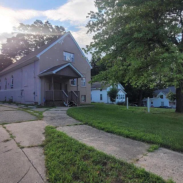 124 Julian St photo 1