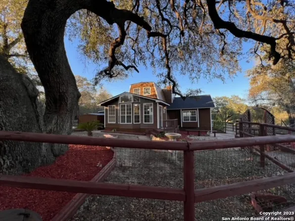 835 DUKE RD, San Antonio, TX 78264