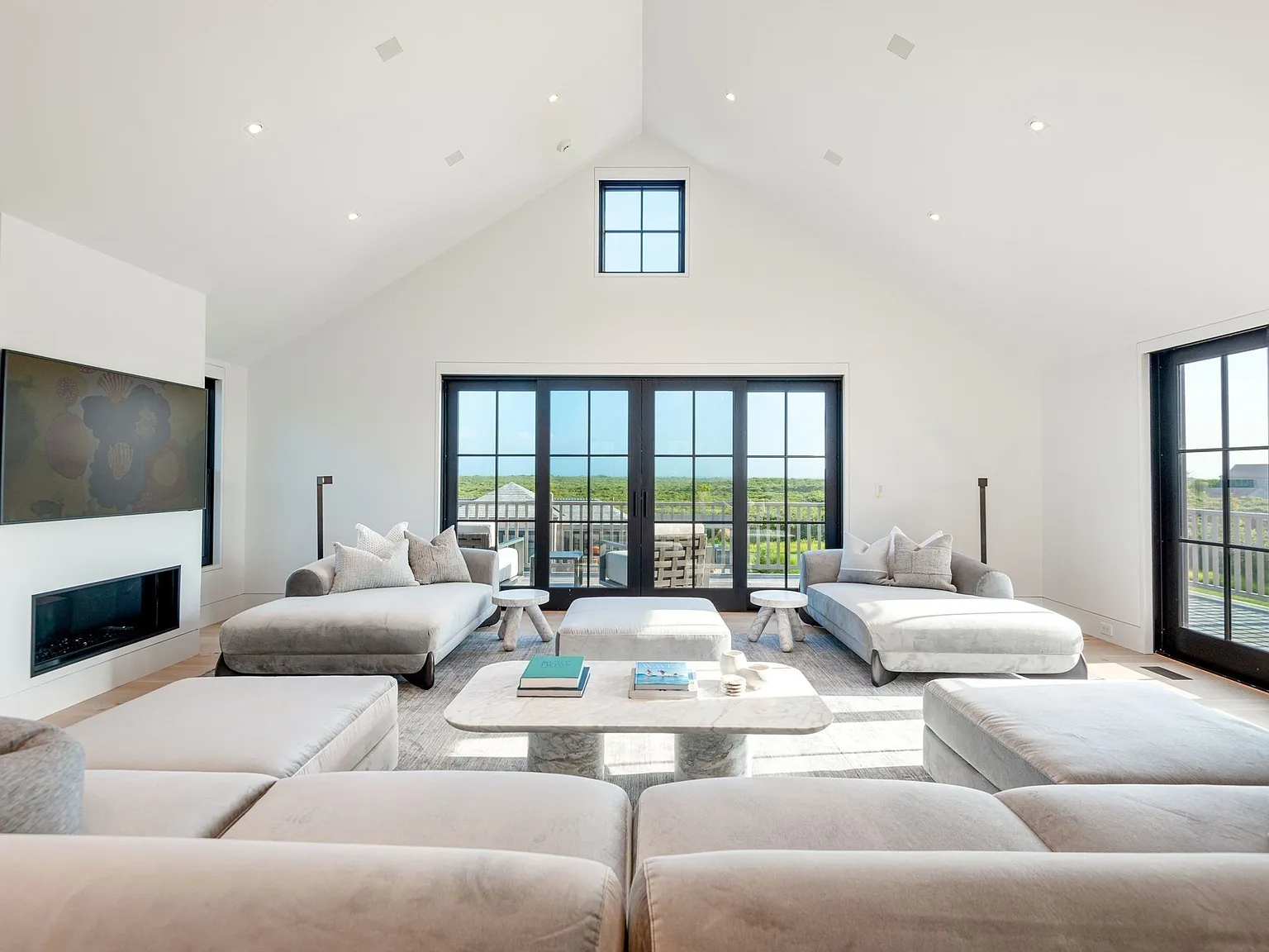 13 bed, 19.0 bath, 11351 sqft, $100,000 — Photo 3
