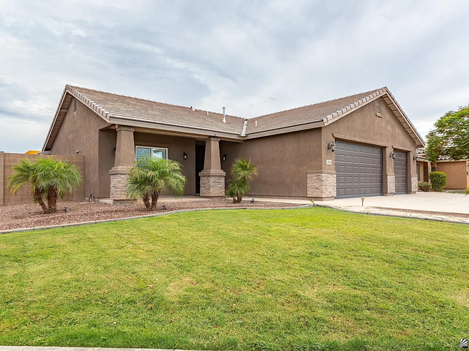 3 bed, 2.0 bath, 1551 sqft, $2,300 — Photo 3