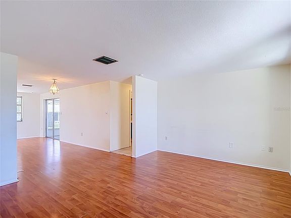 3rd image of 10328 LOQUAT DRIVE