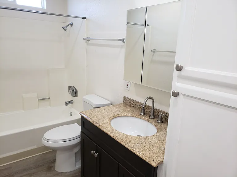 1261 Victor St #10 — Photo 21