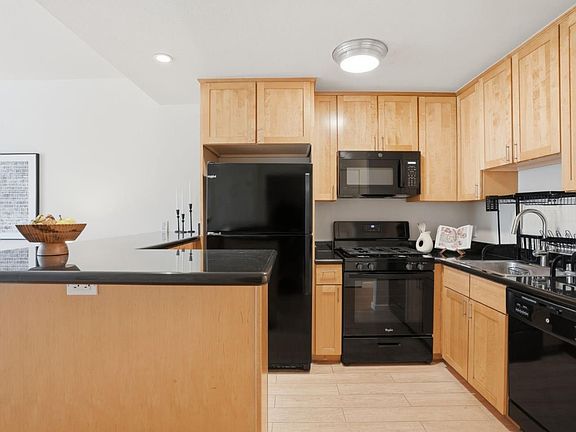 3rd image of 400 Alemany Blvd APT 2