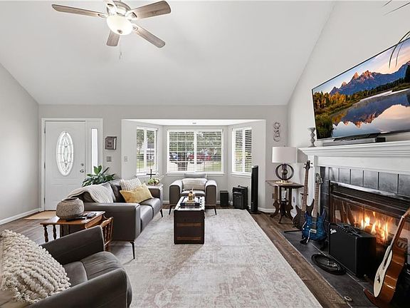 3rd image of 302 SW 24th St