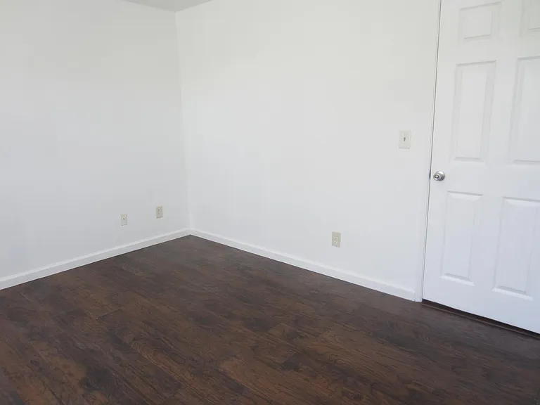 1223 E 15th St #1223 — Photo 2