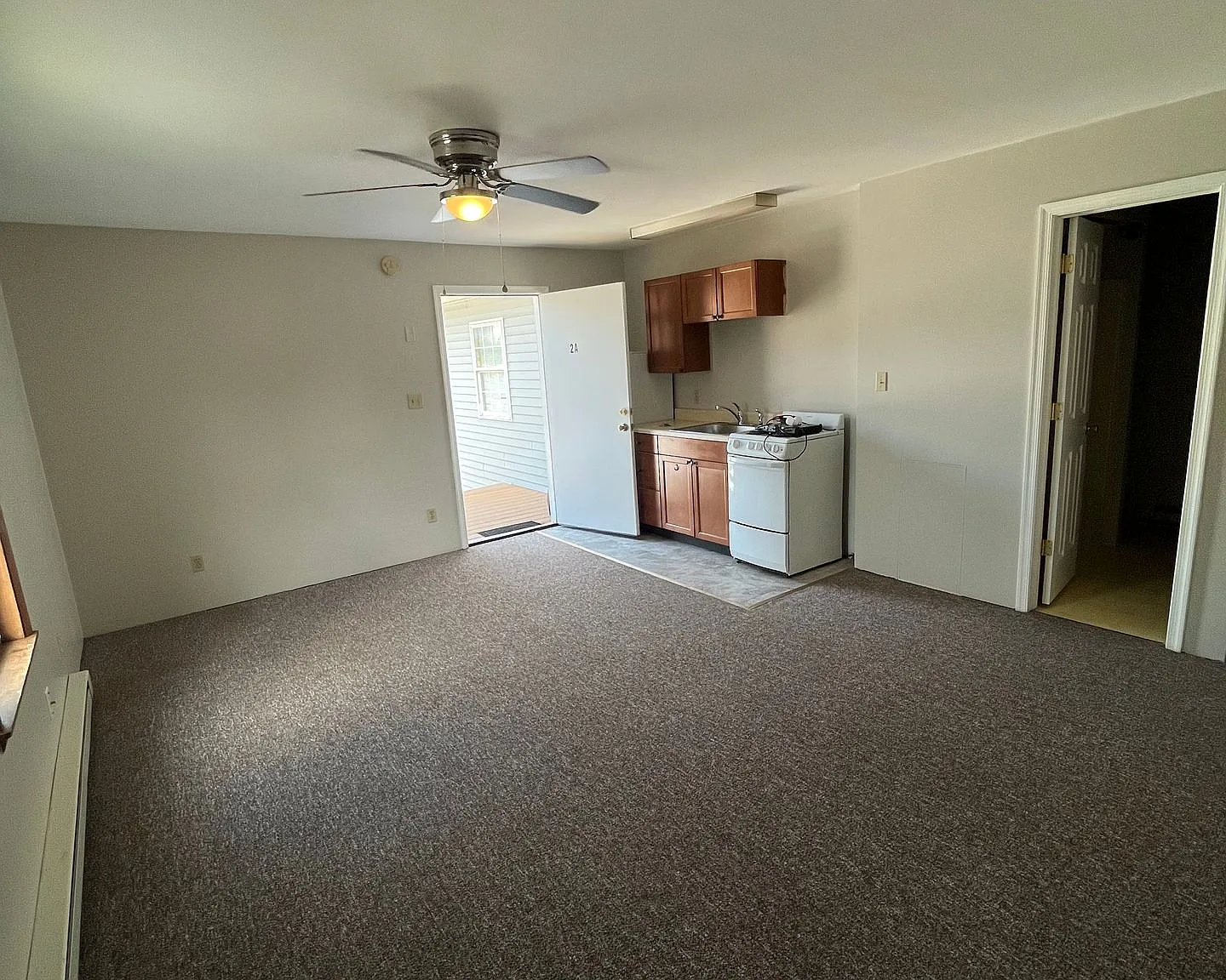 Cozy Studio Efficiency apartment ready for rent!! — Photo 4