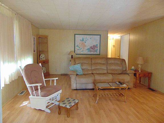 3rd image of 193 Carissa St
