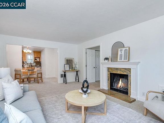 4th image of 375 Camelback Rd APT 3