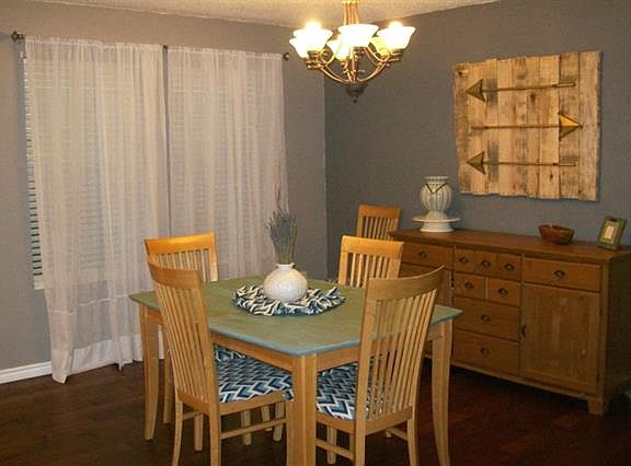 5th image of 2704 White Oak Dr