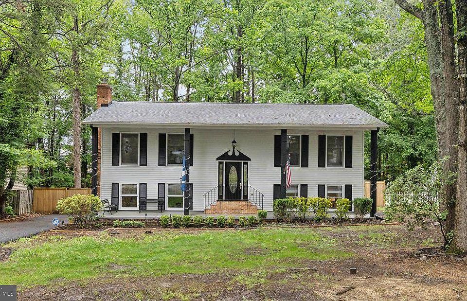 1st image of 131 Oakwood Dr