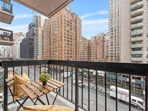 3rd image of 250 E 40th St APT 5F