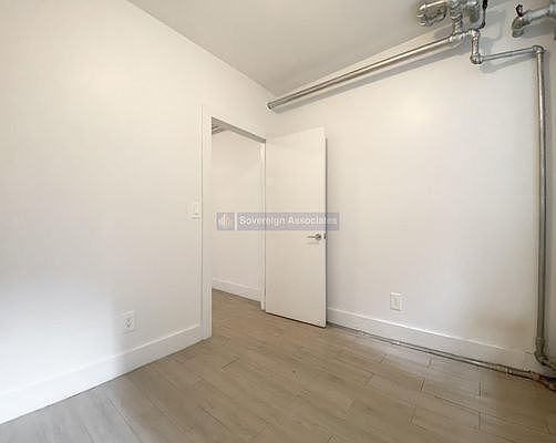 3rd image of 22 Saint Nicholas Pl #B11