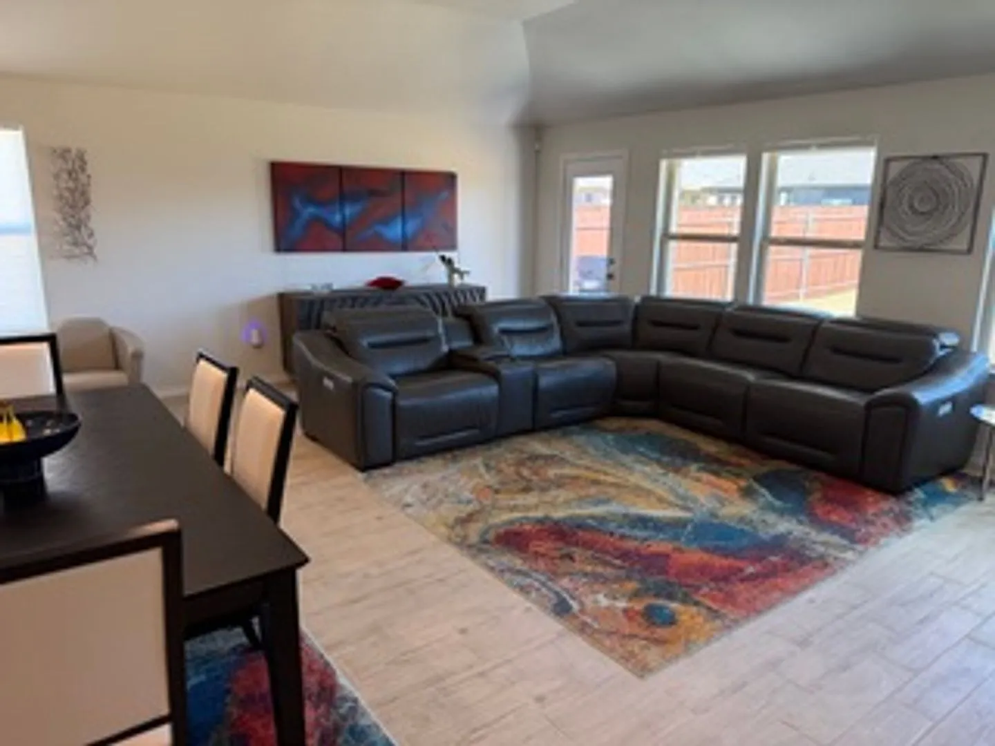 Contemporary in Cleburne — Photo 2
