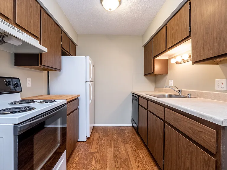 Hartford Place Apartments — Photo 27