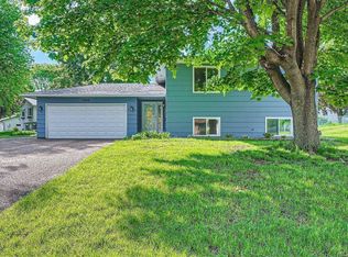 3818 Lodestone Ln, Eagan, MN 55122