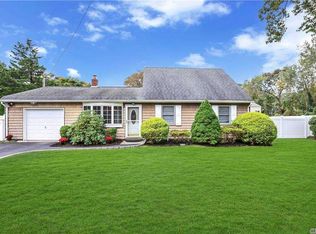 52 Dorchester Rd, Ronkonkoma, NY 11779