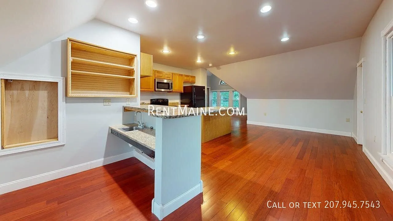 2 bed, 1421 sqft, $1,350 — Photo 2