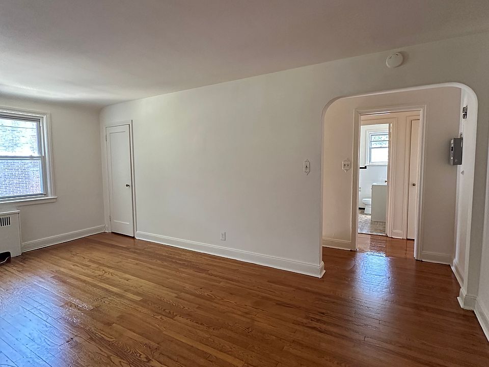 1st image of 54-60 Jackson Ave #33