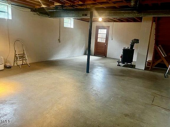 4th image of 718 Williamsboro St