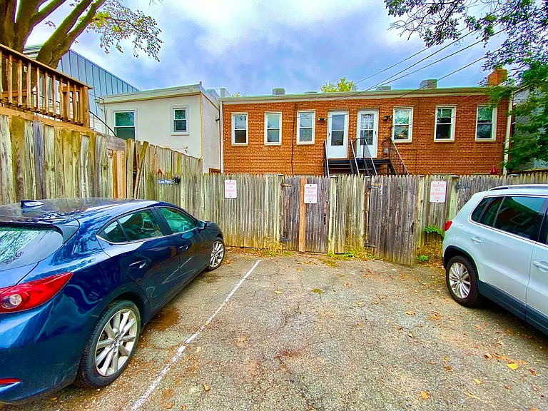 815 E St SE #1 — Photo 23