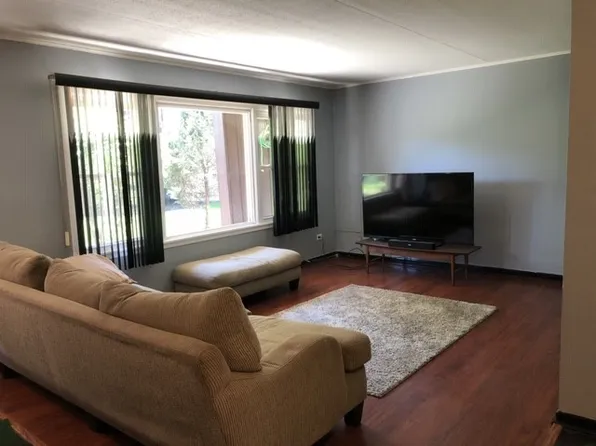 9622 W Higgins Rd APT 1B, Des Plaines, IL 60018