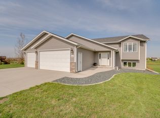6623 Copper Ridge Ln, Bismarck, ND 58504