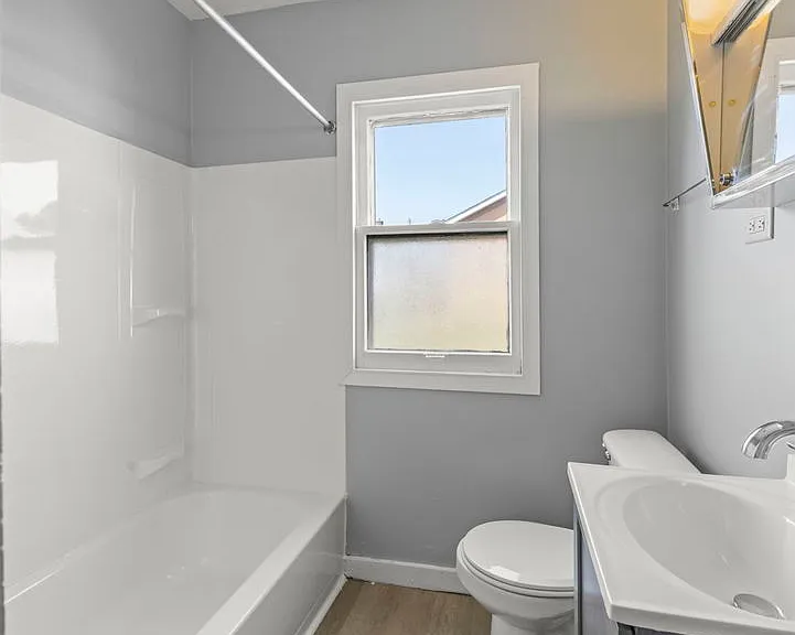 803 1st Ave — Photo 1