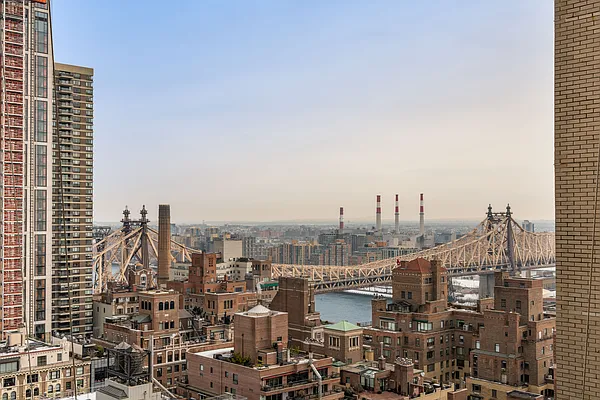 Sold by R New York | media 2