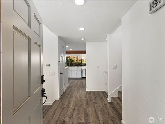 3rd image of 1111 S 27th Place