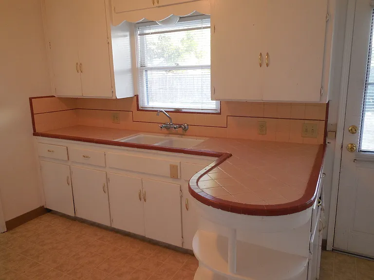 456 Drakeley Ave — Photo 11