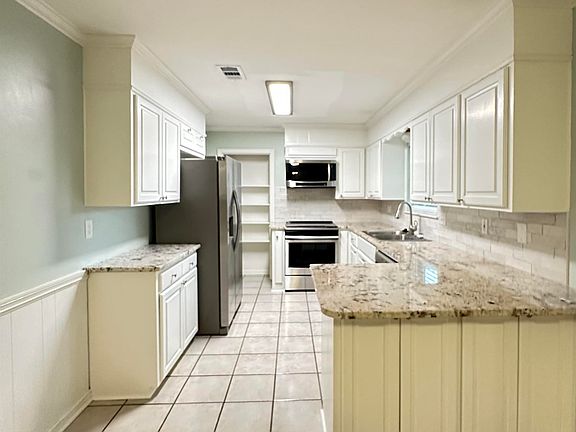 3rd image of 5615 Jane Marie St